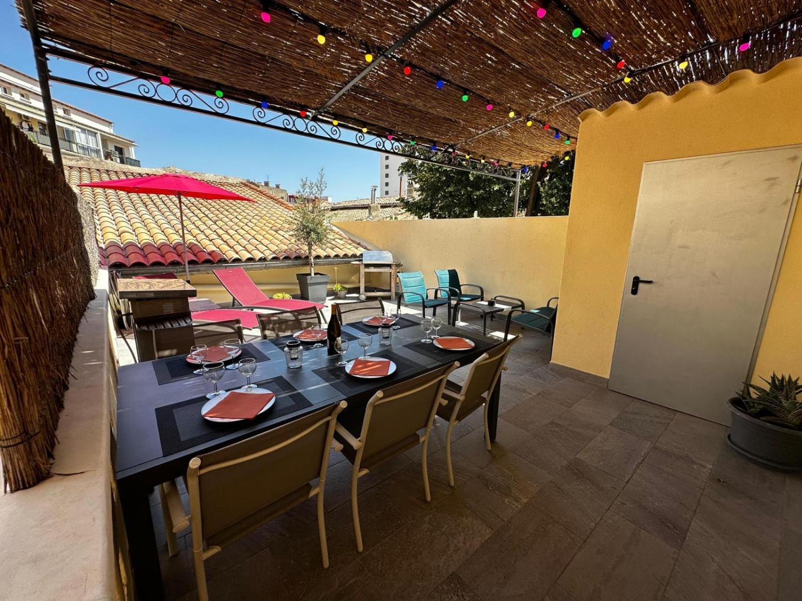 Appartement 4 A 8 Personnes, Spacieux De Standing Classe 4 Etoiles Nimes Exterior photo